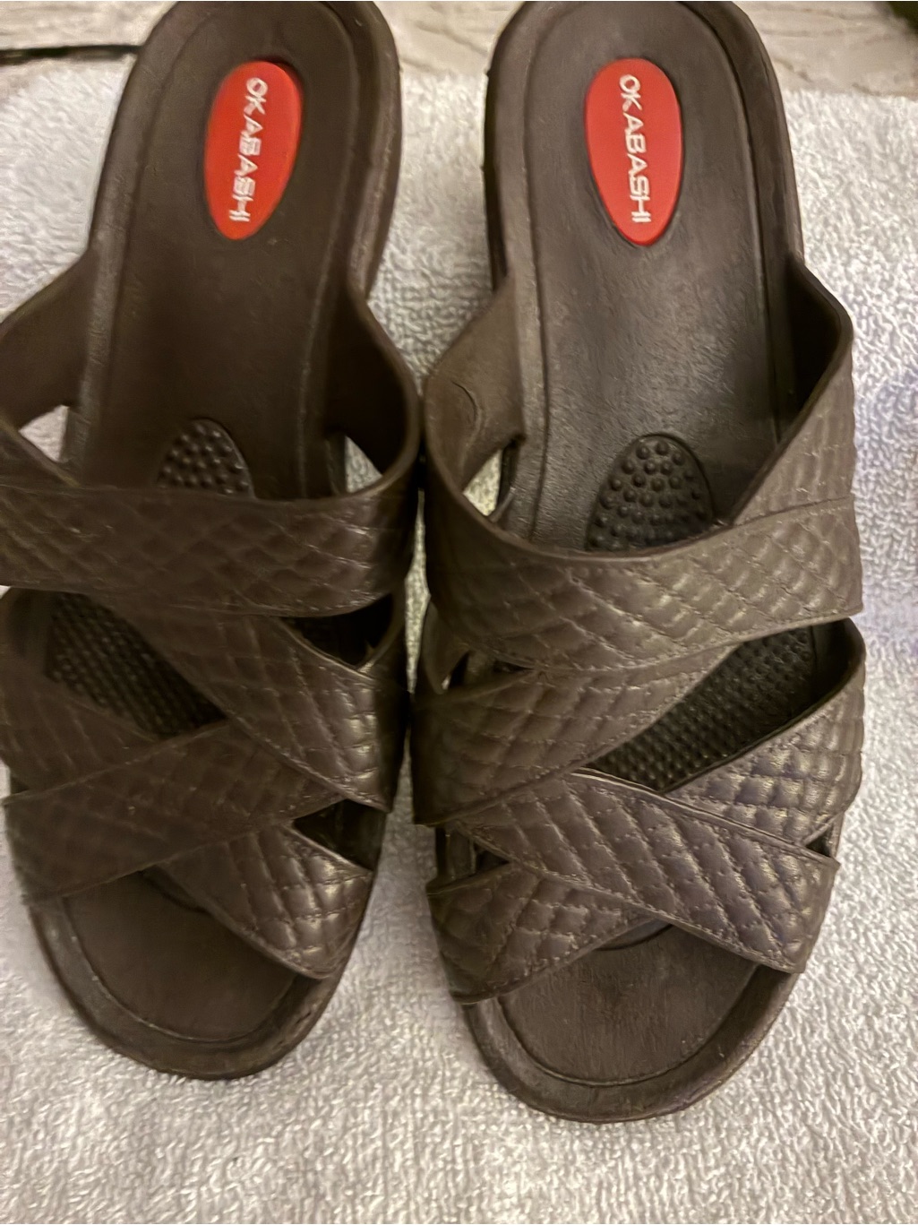 Okabashi Women’s Dark Brown Crisscross Slide Sandals Ergonomic Design